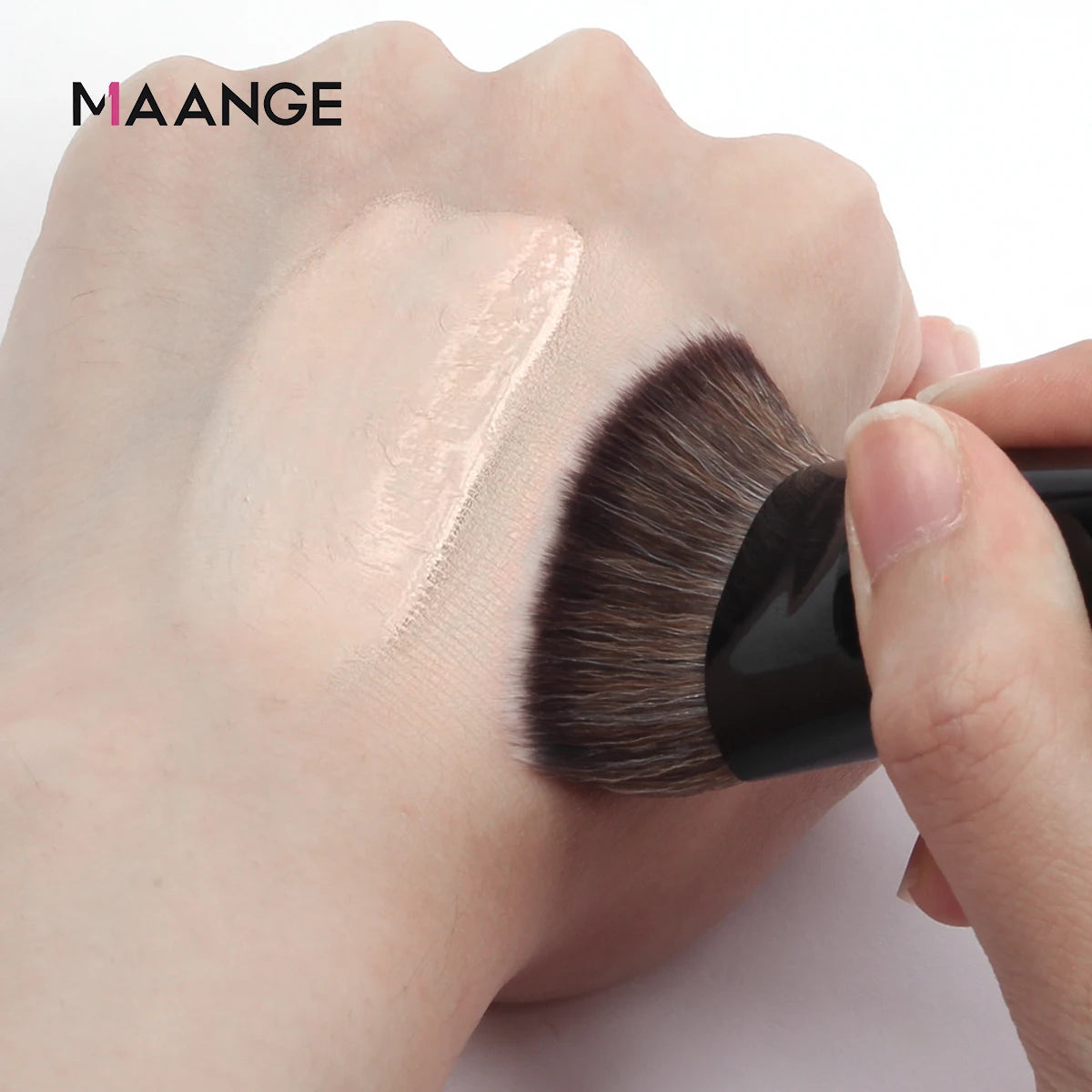 MAANGE Flat Foundation & Blush Brush – Skin-Friendly Makeup Tool